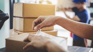La Poste : pourquoi monter les prix ne sauvera pas le courrier ?